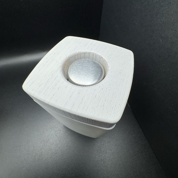 Clean Space Reed Diffuser-Fresh Linens- Huge 6oz- New No Box Or Sticks - Picture 4 of 5